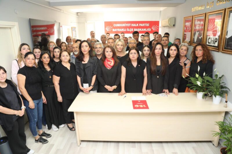 Cumhuriyet Halk Partisi (CHP) Bayraklı İlçe Başkanı Didem Gültekin, kadın