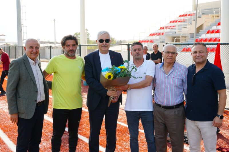 Kemalpaşa Belediye Başkanı Mehmet Türkmen, Kemalpaşaspor Futbol Takımı sporcularını ziyaret