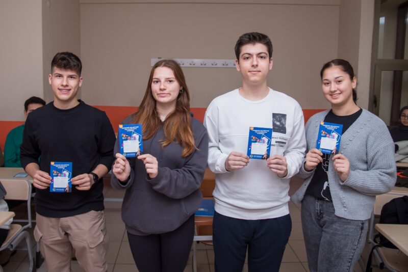 Eğitime yaptığı örnek yatırımlar ve öğrencilere verdiği desteklerle adından söz