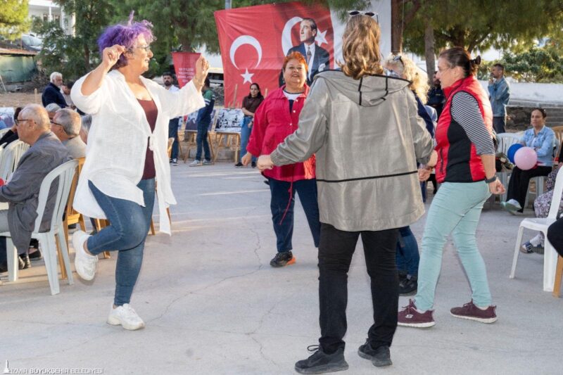 
Cumhuriyet Bayramı’nın 101’inci yılı İzmir'de tüm görkemiyle kutlanıyor. İzmir Büyükşehir