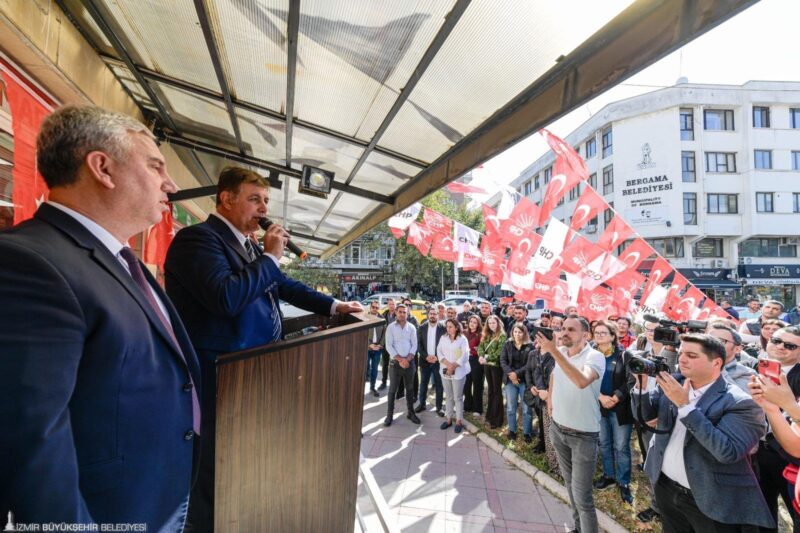 
İzmir Büyükşehir Belediye Başkanı Dr. Cemil Tugay, ilçelerin istek ve