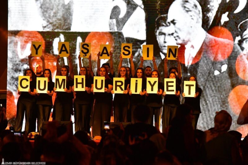 
İzmir Büyükşehir Belediyesi'nin, 29 Ekim Cumhuriyet Bayramı kutlamaları kapsamında “Cumhuriyet
