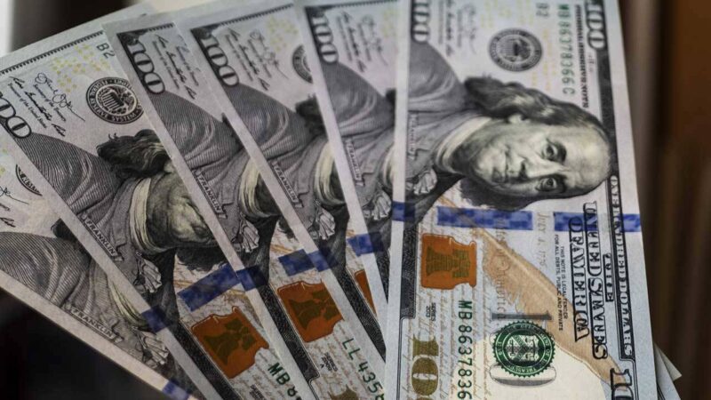 Liranın dolar ve euro karşısındaki eriyişi devam ediyor. İstanbul serbest