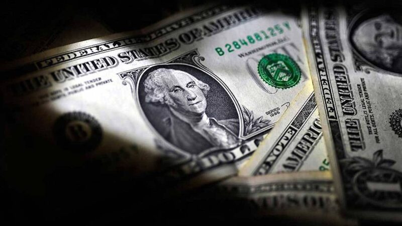 Liranın dolar ve euro karşısındaki eriyişi devam ediyor. İstanbul serbest