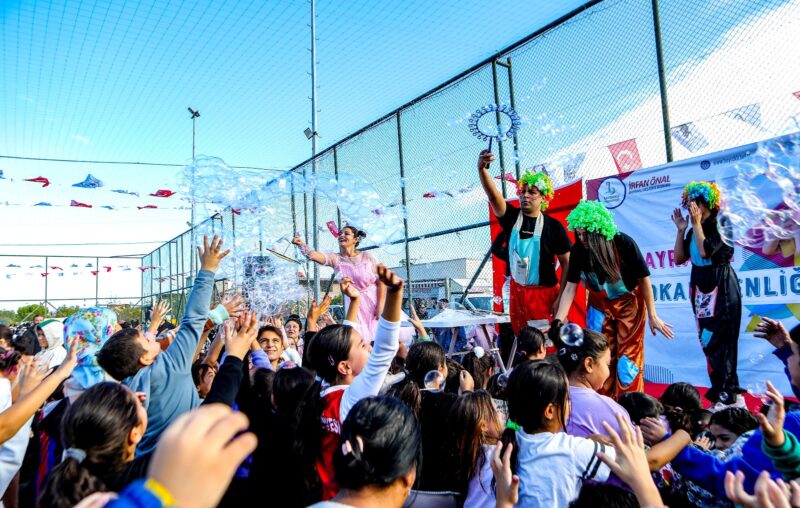 Bayraklı Belediyesinin düzenlediği Mahalle Şenliği, Cengizhan Mahallesi Ekrem Akurgal Parkı’nda