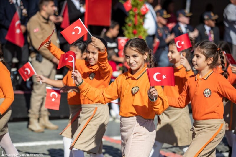 Cumhuriyet Bayramı’nın 101’inci yıl kutlamaları, İzmir’de “Cumhuriyet her yerde” sloganı