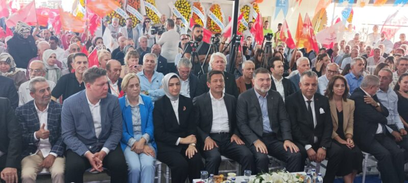 AK Parti İzmir’de kongre süreci devam ediyor. Karabağlar ve Karşıyaka’dan