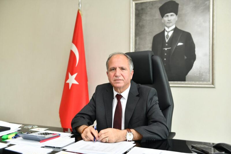Çiğli Belediyesi'nde Başkan Yardımcısı Medet Çakar görevden alındı. Çakar'ın görevden