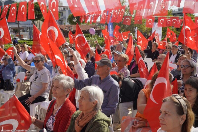 
İzmir Büyükşehir Belediyesi’nin “Cumhuriyet Her Yerde” sloganıyla 19 kırsal ilçede