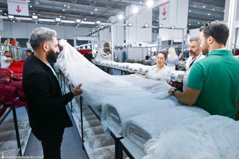 Türkiye'de fuarcılığın merkezi İzmir; aynı anda üç önemli tekstil ve