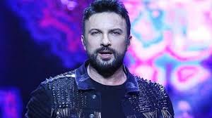 Şarkıcı Tarkan, kadın cinayetlerine karşı sokağa çıkan kadınlara destek mesajı