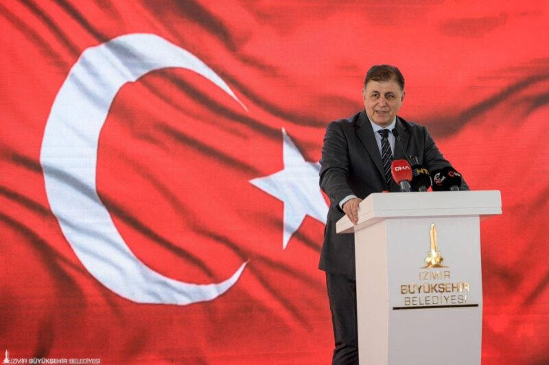 
İzmir Büyükşehir Belediye Başkanı Dr. Cemil Tugay Cumhuriyet’in 101’inci yıl