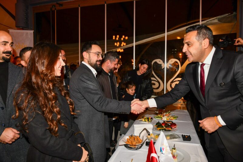 Çiğli Belediye Başkanı Onur Emrah Yıldız, 24 Kasım Öğretmenler Günü’nü
