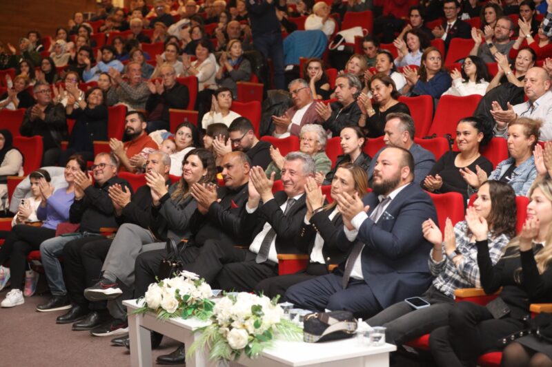 
10 Kasım Atatürk’ü Anma programı kapsamında Güzelbahçeli gençler Atatürk’ün sevdiği