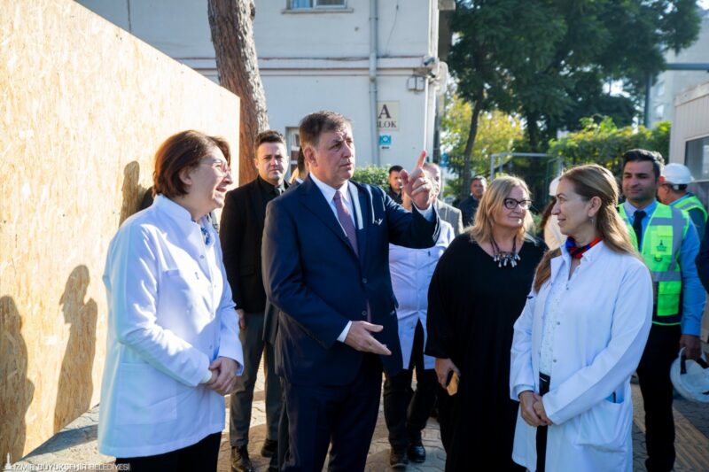 İzmir Büyükşehir Belediye Başkanı Dr. Cemil Tugay, görevine başlayan Eşrefpaşa