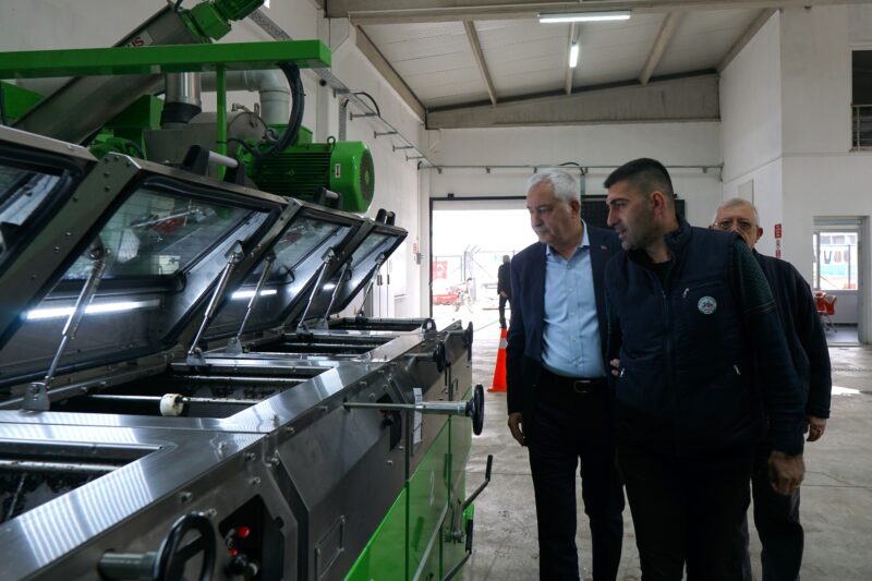 Kemalpaşa Belediyesi Zeytinyağı Fabrikası’nda, zeytinyağı sıkım işlemleri başladı