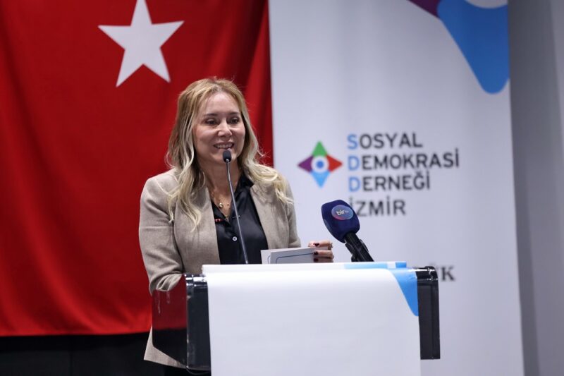 Sosyal Demokrasi Derneği İzmir Şubesi tarafından düzenlenen “21. Yüzyılda Sosyal