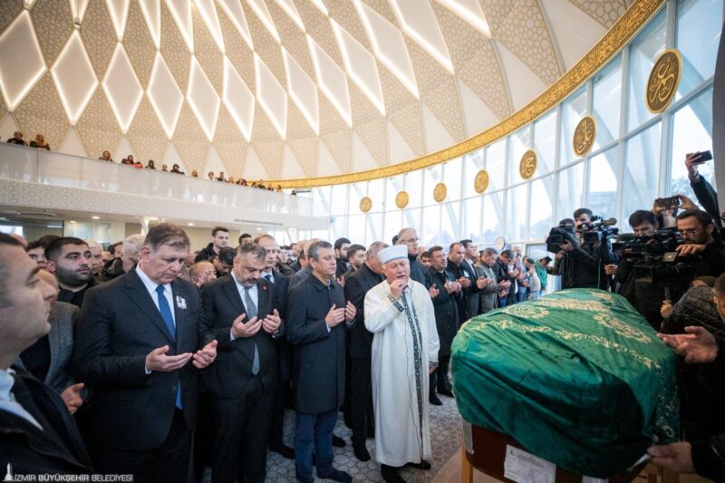 Güzelbahçe Belediye Başkanı Mustafa Günay'ın, kalp krizi sonucu hayatını kaybeden