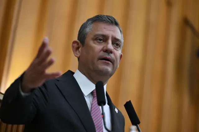 CHP lideri Özel, Demokrasi Yoluna Dönüş Forumu'nda yaptığı konuşmada partisinde
