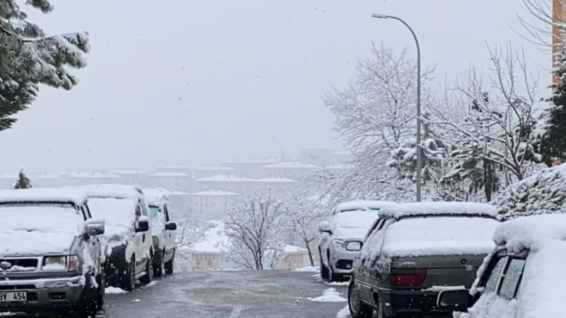 Meteoroloji Genel Müdürlüğü tarafından yapılan açıklamada, yarın ilk saatlerden itibaren