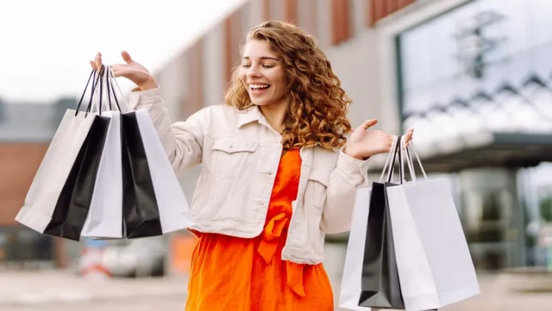 Black Friday, Philadelphia sokaklarında başlayan kaotik bir günden, dünya çapında