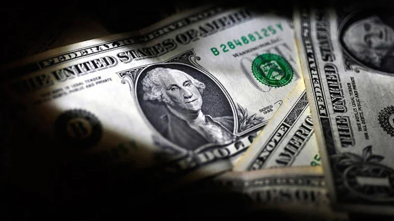 Liranın dolar ve euro karşısındaki eriyişi devam ediyor. İstanbul serbest