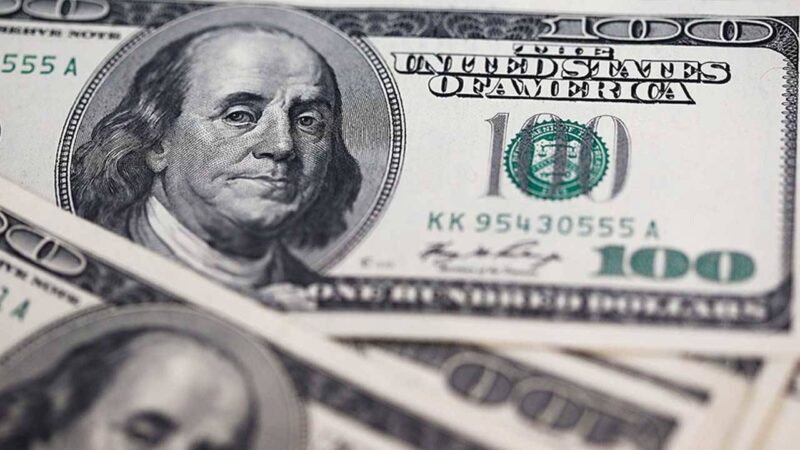 Liranın dolar ve euro karşısındaki eriyişi devam ediyor. İstanbul serbest