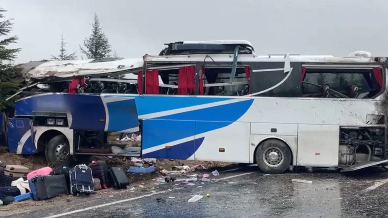 Eskişehir'de Kamil Koç firmasına ait yolcu otobüsünün devrilmesi sonucu 1