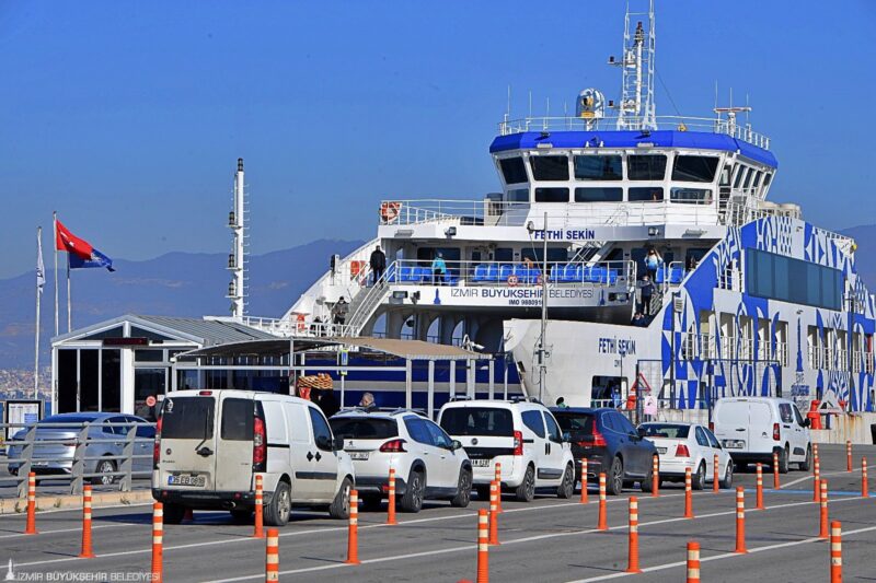 İzmir Büyükşehir Belediyesi İZDENİZ Genel Müdürlüğü’nün işlettiği araba vapurlarının ücret