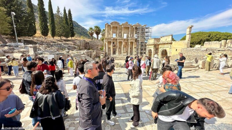 İzmir Büyükşehir Belediyesi, üniversite eğitimi için İzmir’e gelen gençlere yönelik