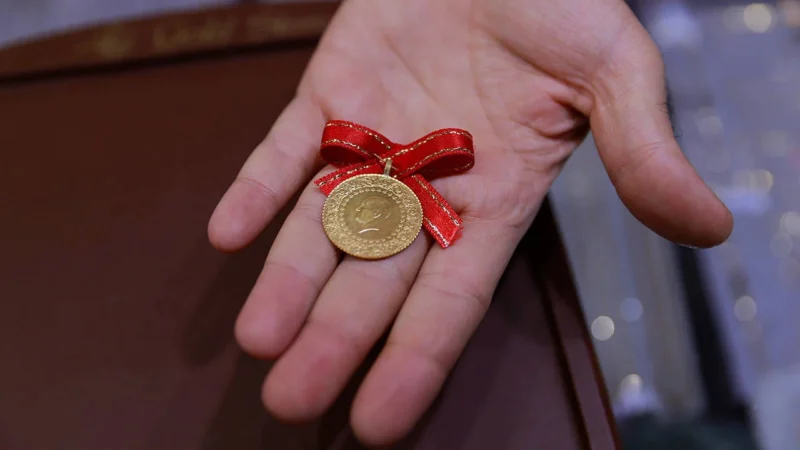 Altının gram fiyatı, yeni güne düşüşle başlamasının ardından saat 10.10