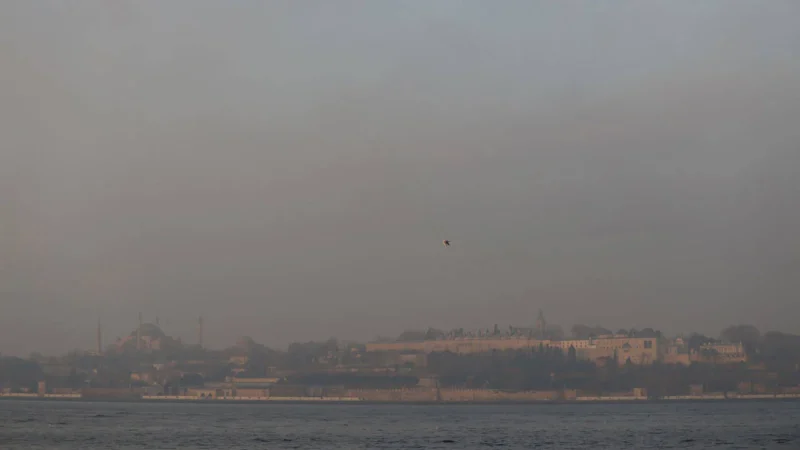 İstanbul'un bazı kesimlerinde sis etkili oldu. Sis nedeniyle kentin bazı