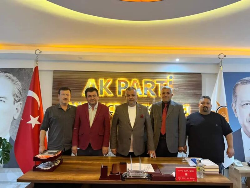 Yerel gazeteciler, yeniden seçilen AK Parti Çiğli İlçe Başkanı Oktay