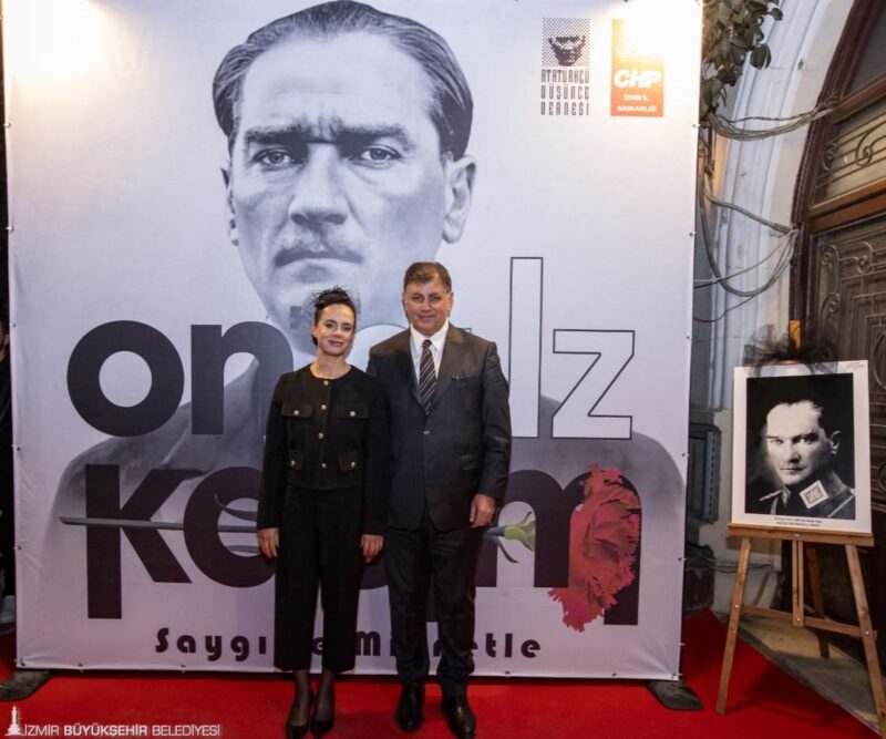 İzmir Büyükşehir Belediye Başkanı Dr. Cemil Tugay 10 Kasım Atatürk’ü