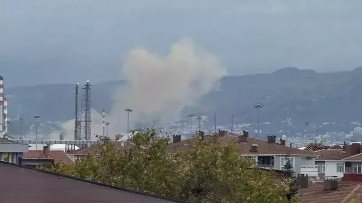 İzmit'teki TÜPRAŞ tesislerinde meydana gelen patlama sonrası bölgeye çok sayıda