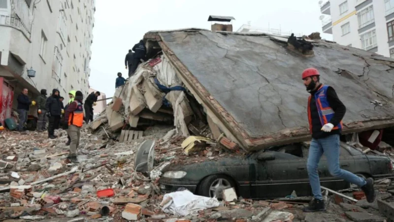 Deprem bilimci Prof. Dr. Ahmet Ercan, 7.2 büyüklüğünde deprem beklediği
