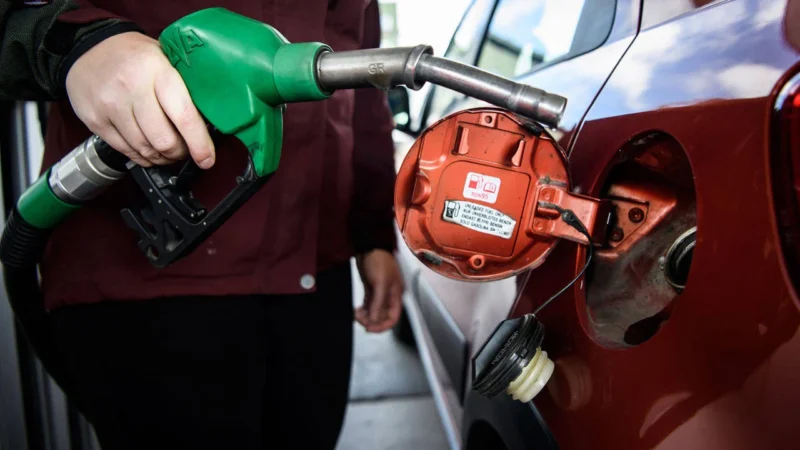 Gece yarısı itibarıyla fiyatı 1 lira 25 kuruş zamlanan motorinin