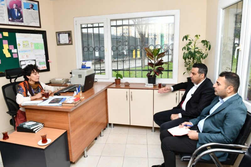 Çiğli Belediye Başkanı Onur Emrah Yıldız, ilçede bulunan 26 mahalle