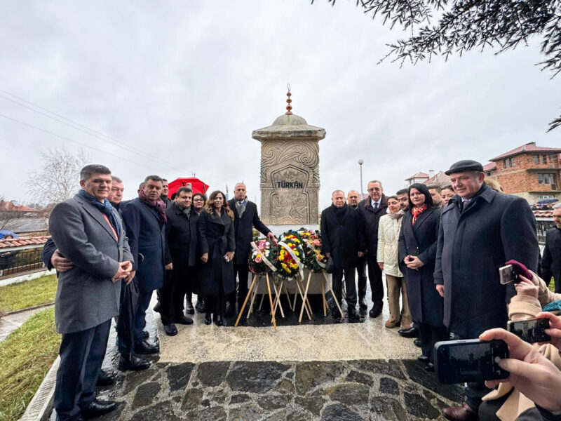 Gaziemir Belediyesi’nin kardeş belediyesi Kirkovo Belediyesi’nin düzenlediği anma etkinliklerine katılan