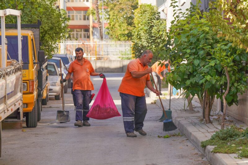Gaziemir Belediyesi’nin başlattığı Temizlik Seferberliği kapsamında, Temizlik İşleri Müdürlüğü’nün yaptığı