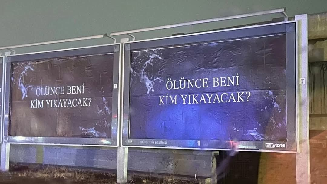 İzmir’in farklı semtlerinde ortaya çıkan “Ölünce Beni Kim Yıkayacak” reklamları