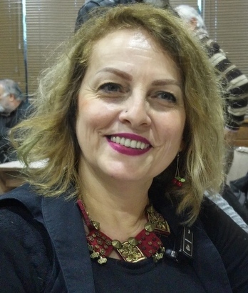 Bir yanı gam y&uuml;kl&uuml; &Ccedil;ok yanı endam Dudakları boyalı yalıları
