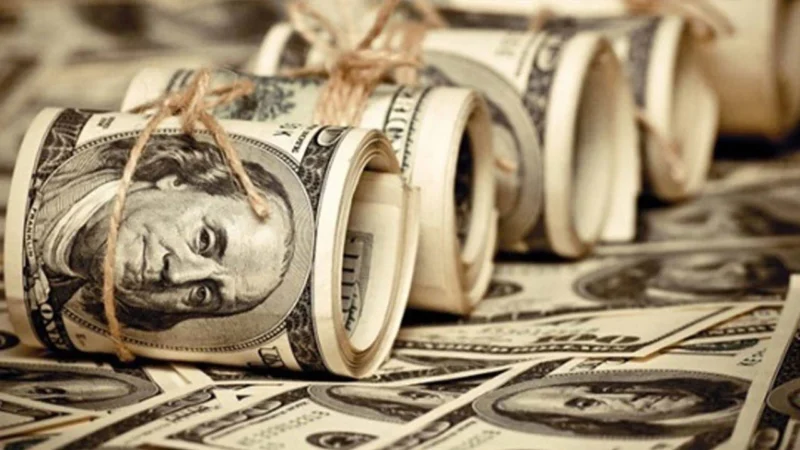 Liranın dolar ve euro karşısındaki eriyişi devam ediyor. İstanbul serbest