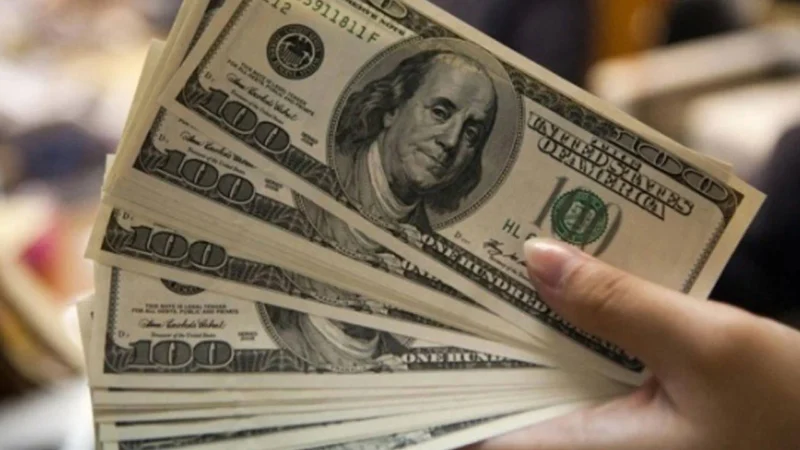Liranın dolar ve euro karşısındaki eriyişi devam ediyor. İstanbul serbest