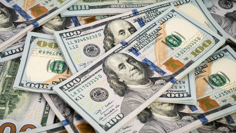 Liranın dolar ve euro karşısındaki eriyişi devam ediyor. İstanbul serbest