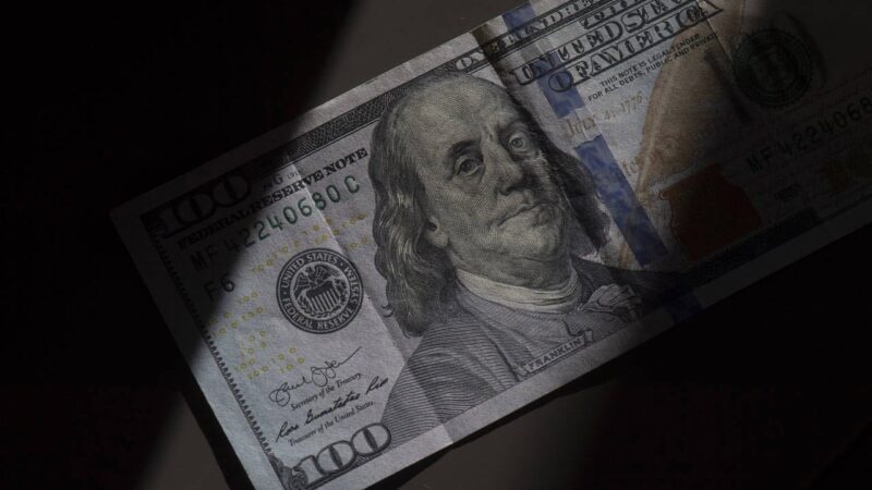 Dolar/TL, dün yüzde 0,4 yükselişle 35,3228'den kapanırken, bugün bankalararası piyasanın
