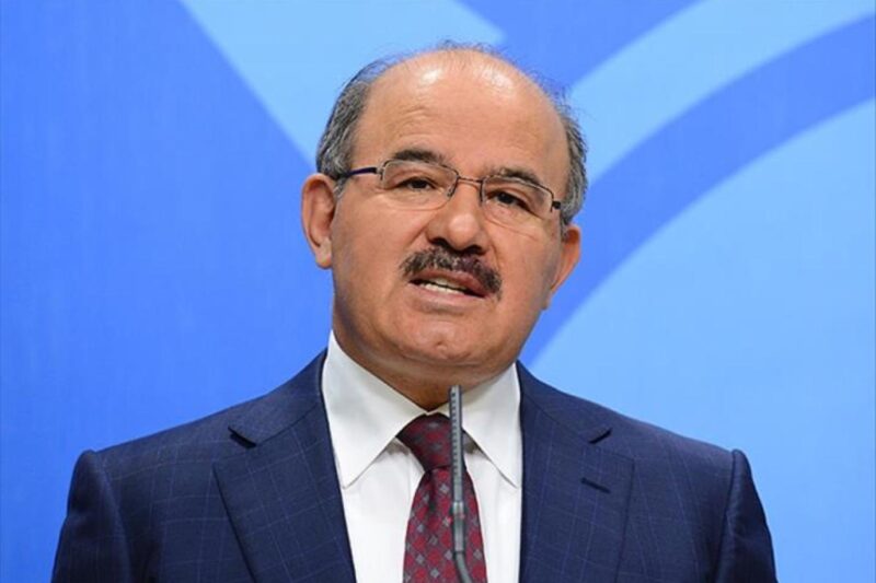 PYD Eş Başkanı Salih Müslim ile röportaj yapan gazeteci Nevşin