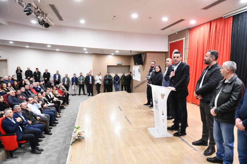 Çiğli Belediye Başkanı Onur Emrah Yıldız, yeni yıl nedeniyle düzenlenen