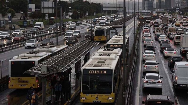 İBB, yılbaşına için yapılan toplu taşıma düzenlemelerini duyurdu. İETT, 31