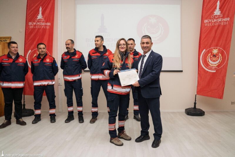 İzmir Büyükşehir Belediyesi İtfaiyesi, artan endüstriyel yangınlara müdahale konusunda tecrübesini